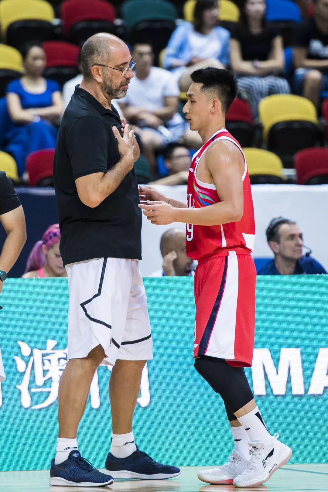 爱游戏官方网站 -欧篮联清晨再迎强敌，新奥尔良鹈鹕复出首秀，主帅态度：话题不断，临场指挥获称赞 