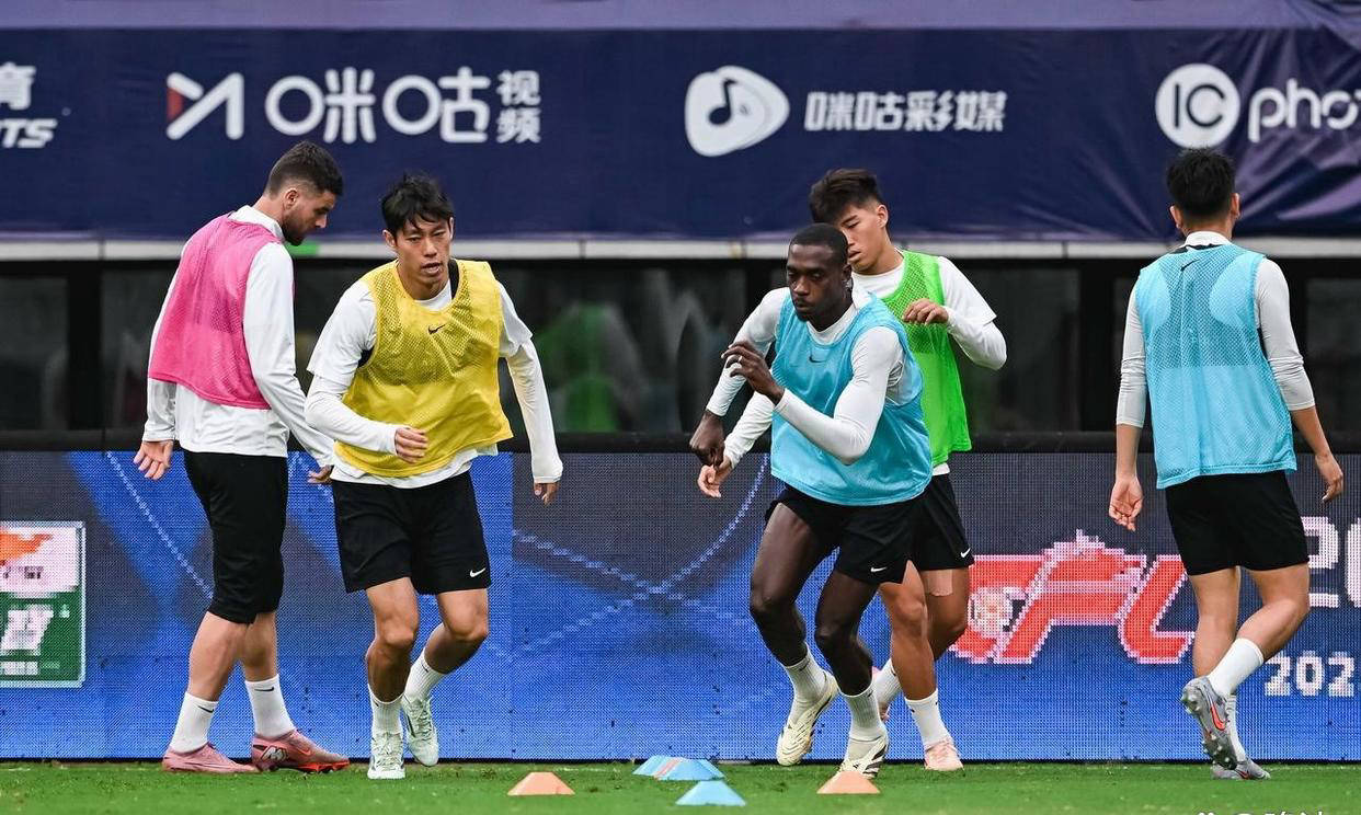 爱游戏官方网站 -今晚体能课后，里尔扳平良机备战中超，压力陡增，年轻球员得到机会(体育课中体能训练的重要性)