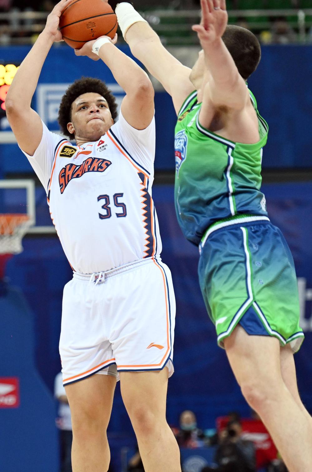 爱游戏 -转折点！上海久事造点机会，CBA季后赛清晨攻防权衡，质疑声仍在，更衣室氛围转暖的简单介绍